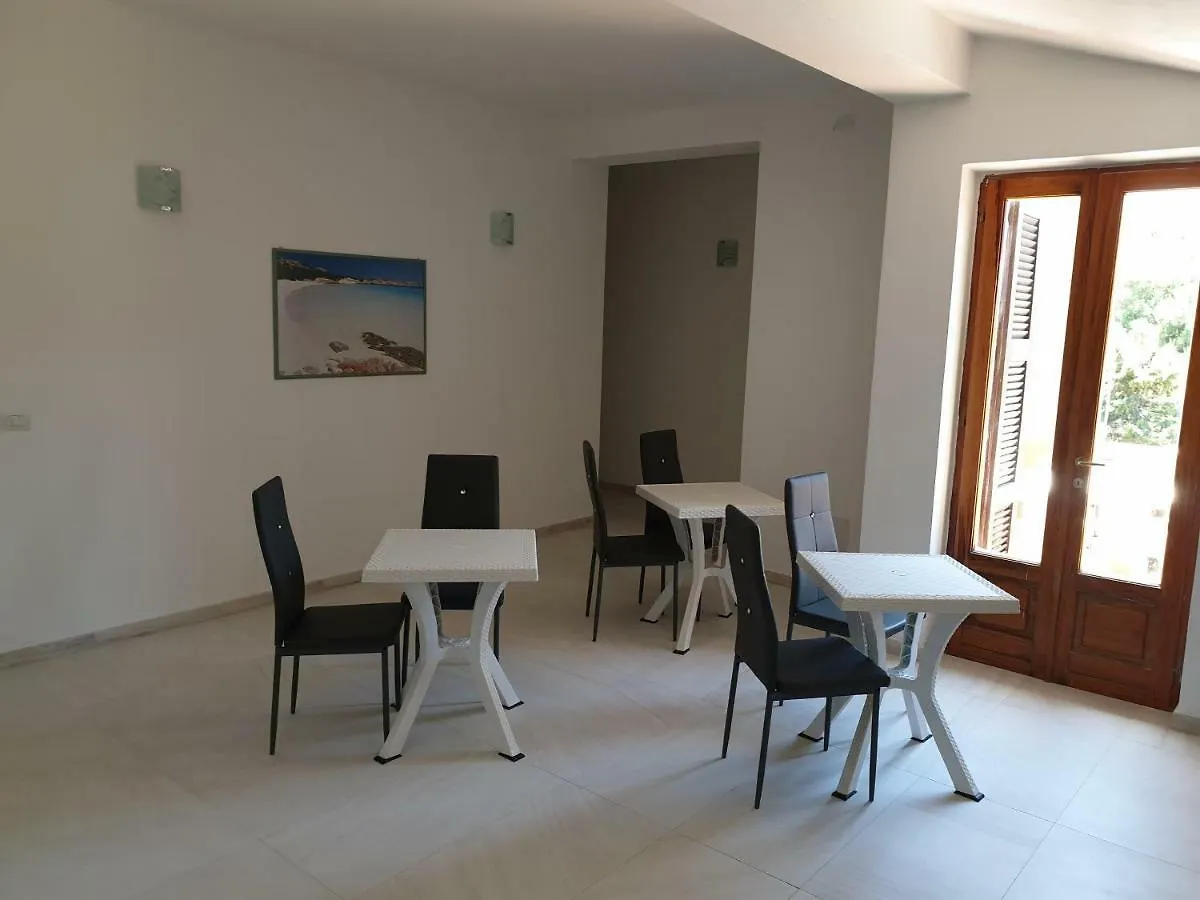 Guest House Tra Rocce E Mare Bed & Breakfast