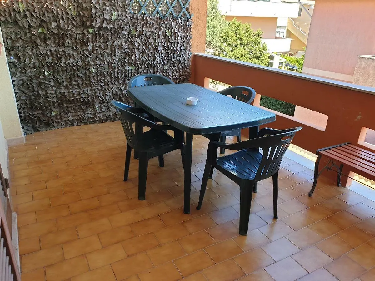 Guest House Tra Rocce E Mare Ла-Маддалена