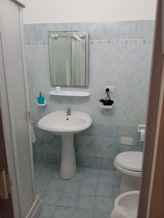 Guest House Tra Rocce E Mare Ла-Маддалена 0*,  Италия