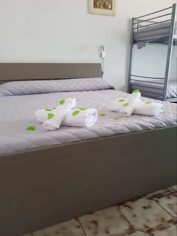 Guest House Tra Rocce E Mare Ла-Маддалена