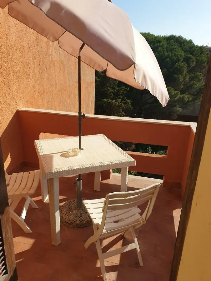Guest House Tra Rocce E Mare Ла-Маддалена